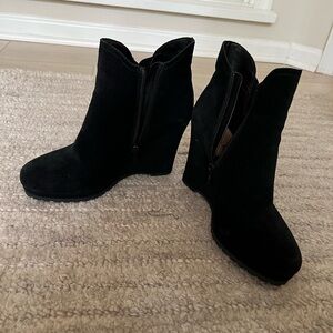 Neiman Marcus Black Suede Size 8 1/2 Booties